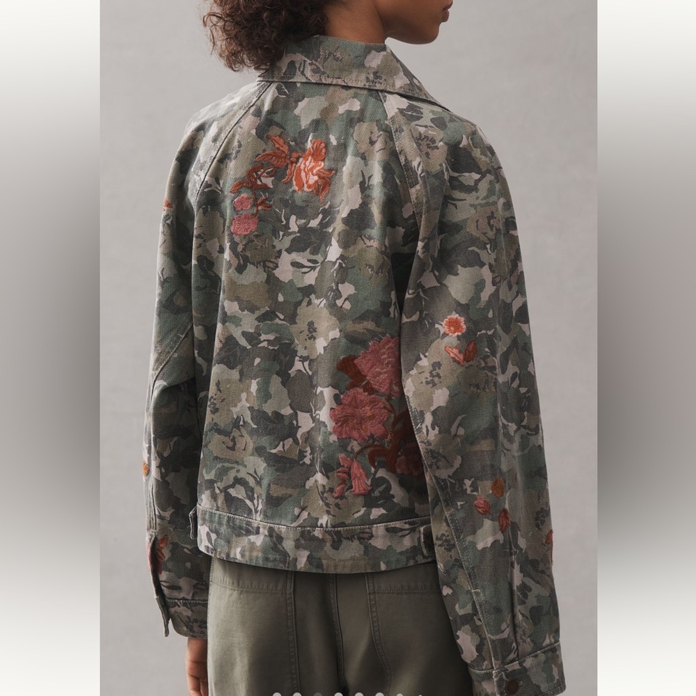🌹Anthropologie Camouflage Denim Utility Jacket Pilcro New Floral Embroidered - Picture 2 of 15